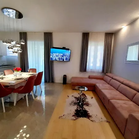 Urban Luxury Oasis شقة سبليت